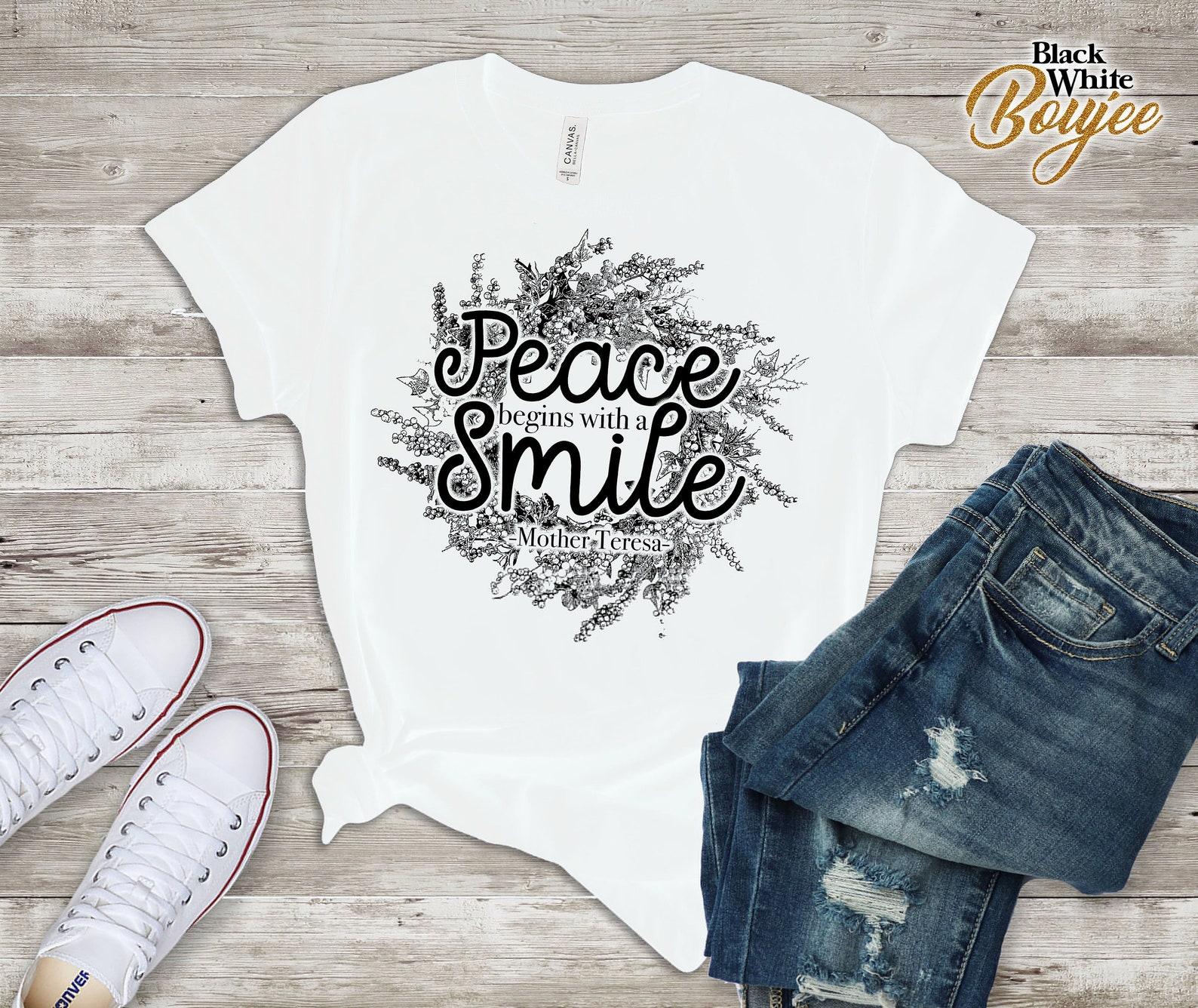 Peace Begins With A Smile Religious Quotes Saint Teresa Peace Pretty Wreath T-Shirt Madre Teresa Follower Shirt Catholic Gift M