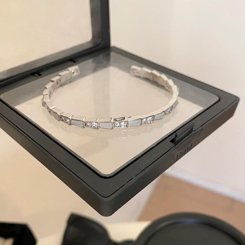 Super Flash Full Diamond Zircon Fritillary Snake Bracelet Women's Light Luxury High-end Bracelet Niche Exquisite and Beautiful Jewelry
