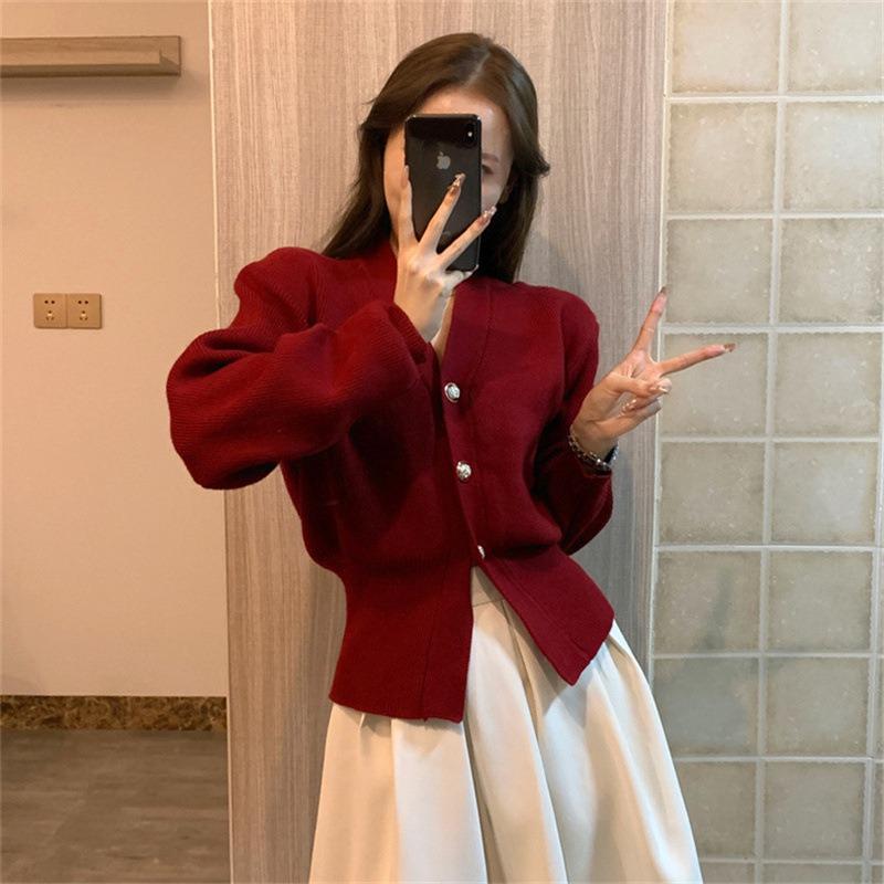 Design Sense Red V-neck Temperament Sweater Jacket Women's Autumn and Winter New Fashion Single-breasted Knitted Cardigan Top Trendy