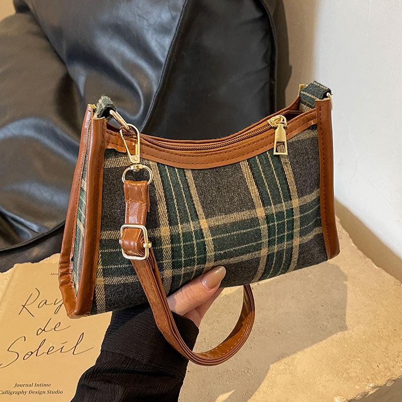 

Premium sense baguette bag women s 2025 new trendy retro versatile shoulder underarm bag women ins foreign style small satchel зелёный