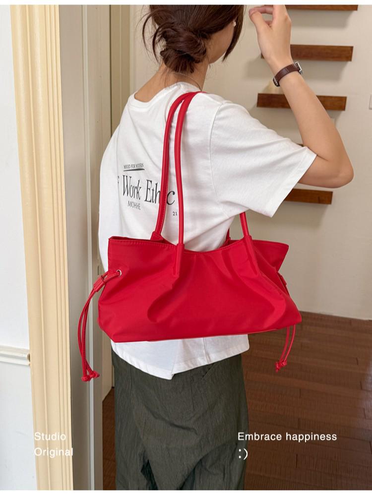 Korean Women's Casual Nylon High-End Tote Bag: Stylish, Large-Capacity, Single Shoulder Commute Handbag
