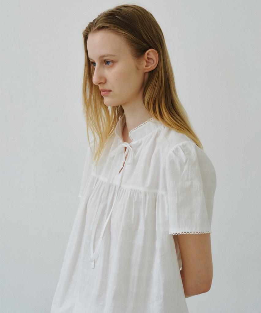 MAIS Lace Trimming Shirred Blouse / White