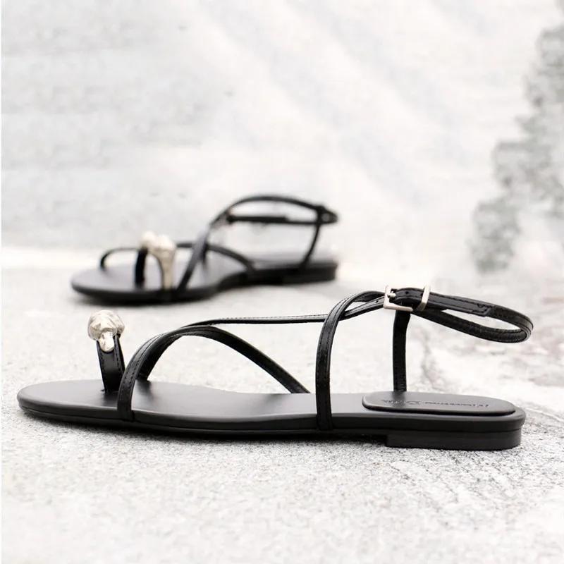 Designer Sexy Open Toe Cross Strap Over Toe Leather Flat Sandals Women Sexy Cross Strap Metal Decorative Summer Flats Slippers