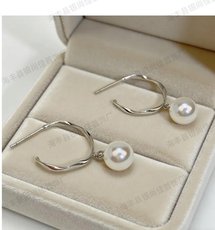 S925 Sterling Silver Pearl Dangle Earrings - Elegant, Lightweight, and Fashionable