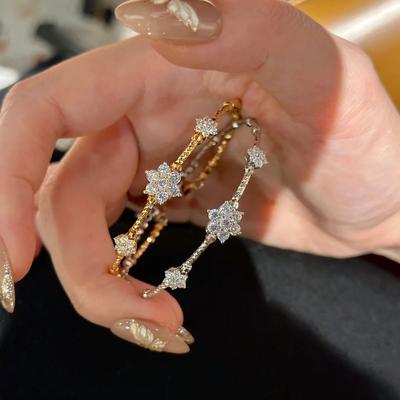2026 Light Luxury Retro Necklace Explosive Elastic Clover Bracelet Bracelet Diamond-encrusted Snowflake