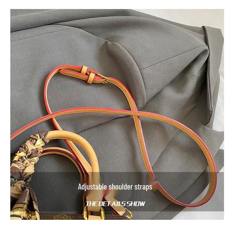 Borsa a Mano/Tracolla Versatile a Cuscino da Donna 2026 con Occhiali da Lettura e Foulard di Seta