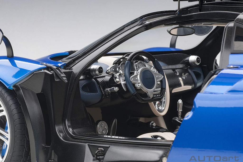 AUTOart Pagani Huayra Blu metallizzato 1/12