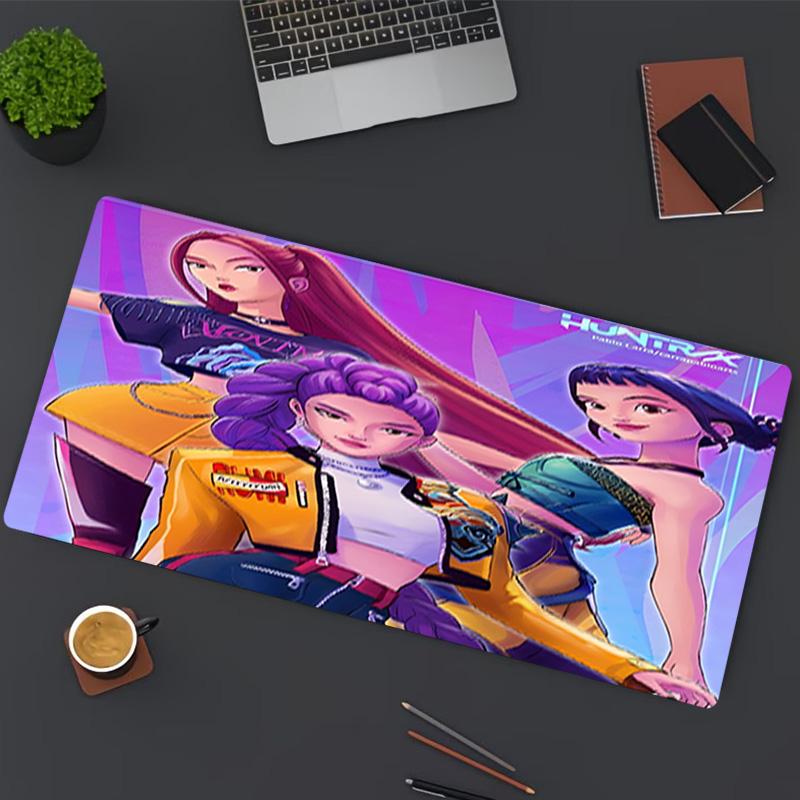 Tappetino Mouse con Stampa KPop Demon Hunters, per Tastiera, Laptop, PC, per Ufficio, Casa, Decorazione Scrivania, Regalo di Compleanno Perfetto per Giocatori