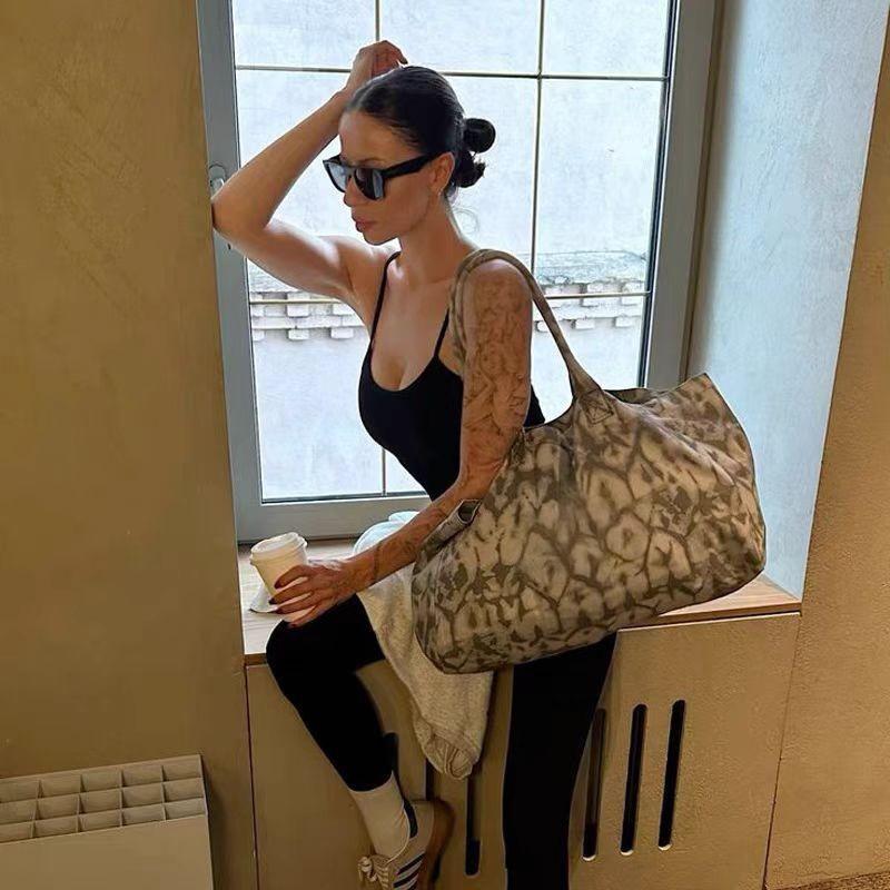 Disponibile: Borsa a tracolla impermeabile in tela per yoga, grande capacità per fitness e pendolarismo