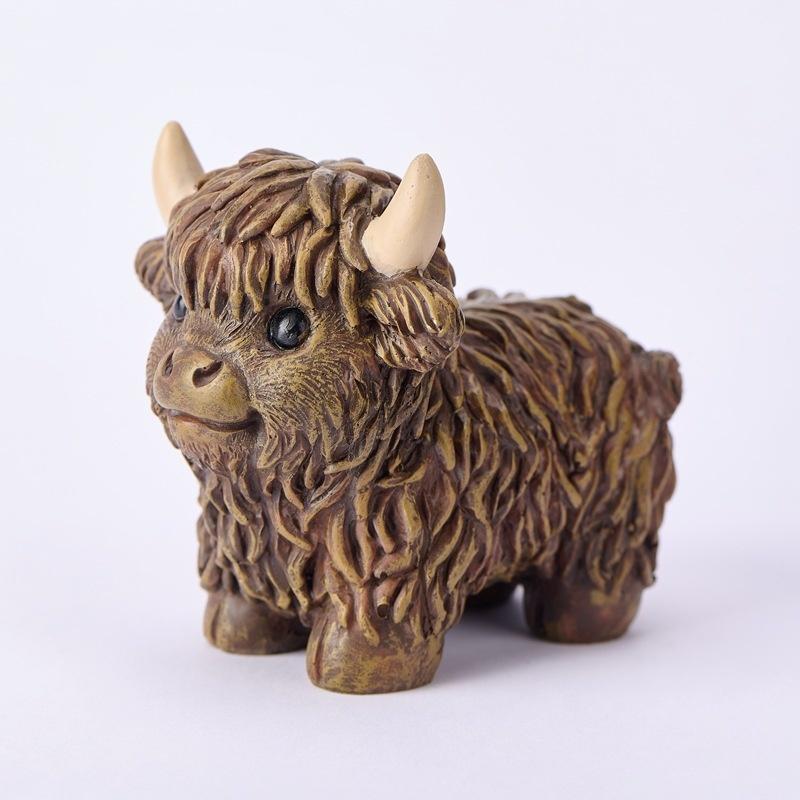 

Cute Scottish Highland cow resin statue simulation small cow ornament handicraft Nordic home festival decoration gift ornament