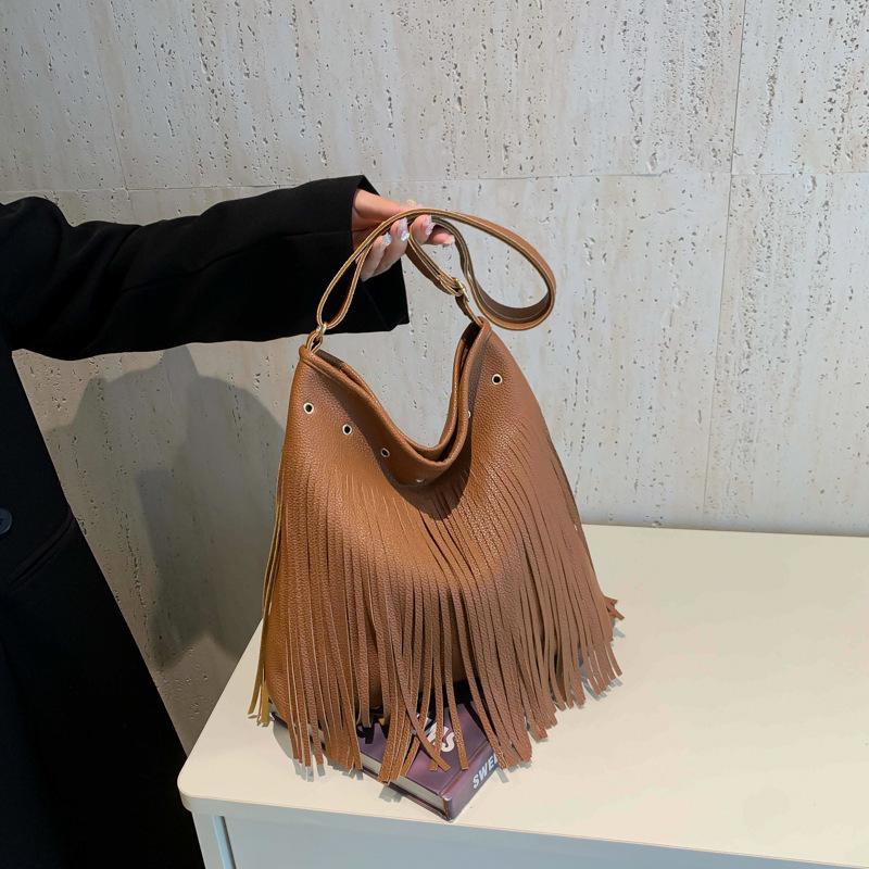 Retro lässige Umhängetasche mit großem Fassungsvermögen, trendige Mode-Schultertasche, Herbst 2025 neu, personalisierte Fransen-Tasche für Damen