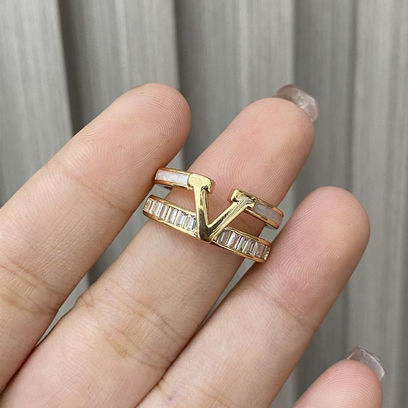 18k letter V double-layer open ring plated, non-fading ring, gold-plated.