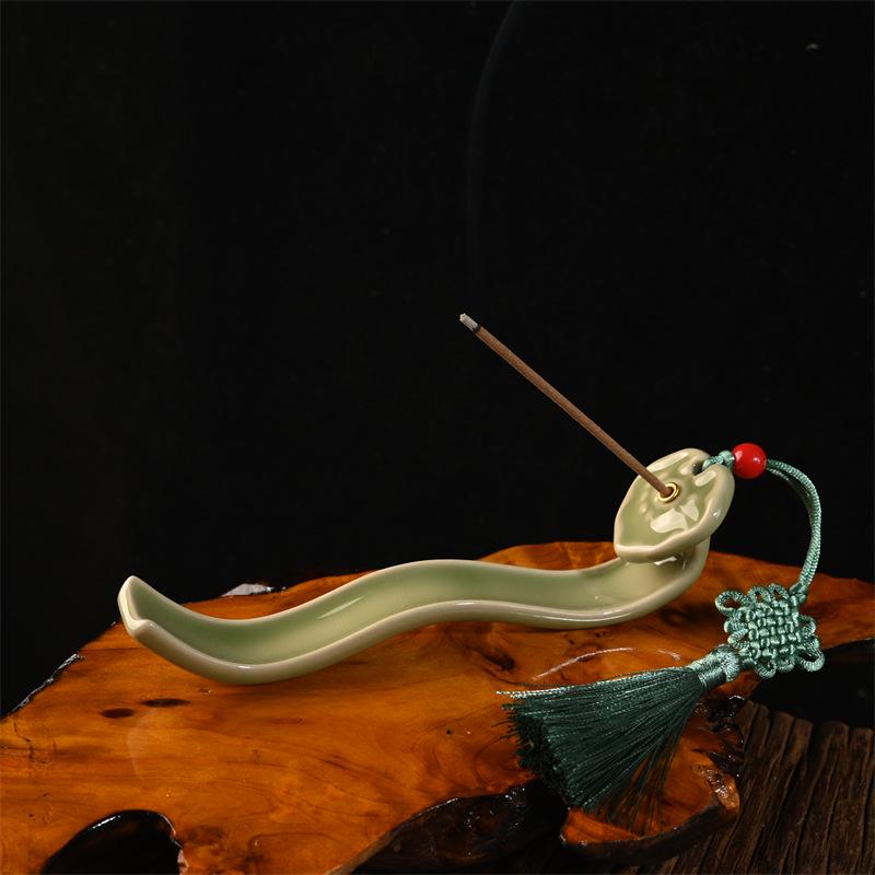 National Style Ruyi Pattern Ceramic Incense Holder for Home, Tea Room & Desktop Decoration