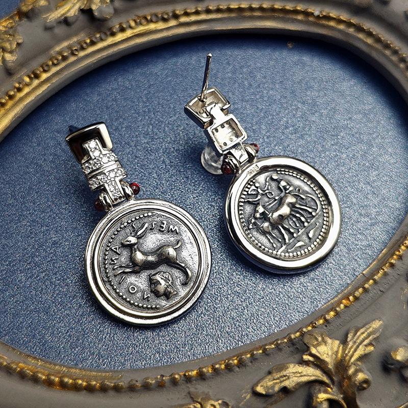 

New Light Luxury Retro Italian Coin Earrings Women s Personalized Rabbit Coin Zircon wholesale мідний
