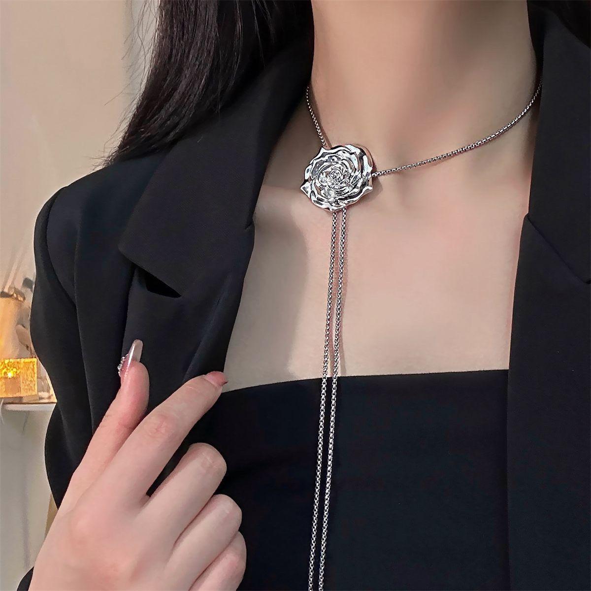Non-fading pearl diamond water drop flower necklace French sense light luxury collarbone chain niche evening dress fashion tassel