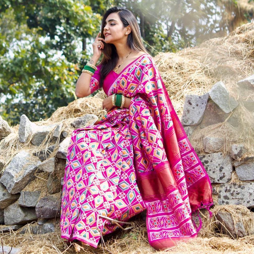 La tessitura Patola è un'ode ai precisi calcoli mentali, alla vivida immaginazione e alla pazienza del tradizionale Saree