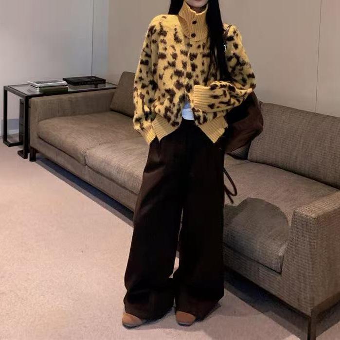 Women's Retro Leopard Knit Cardigan: Thick Leopard Coat for 2025 Autumn/Winter