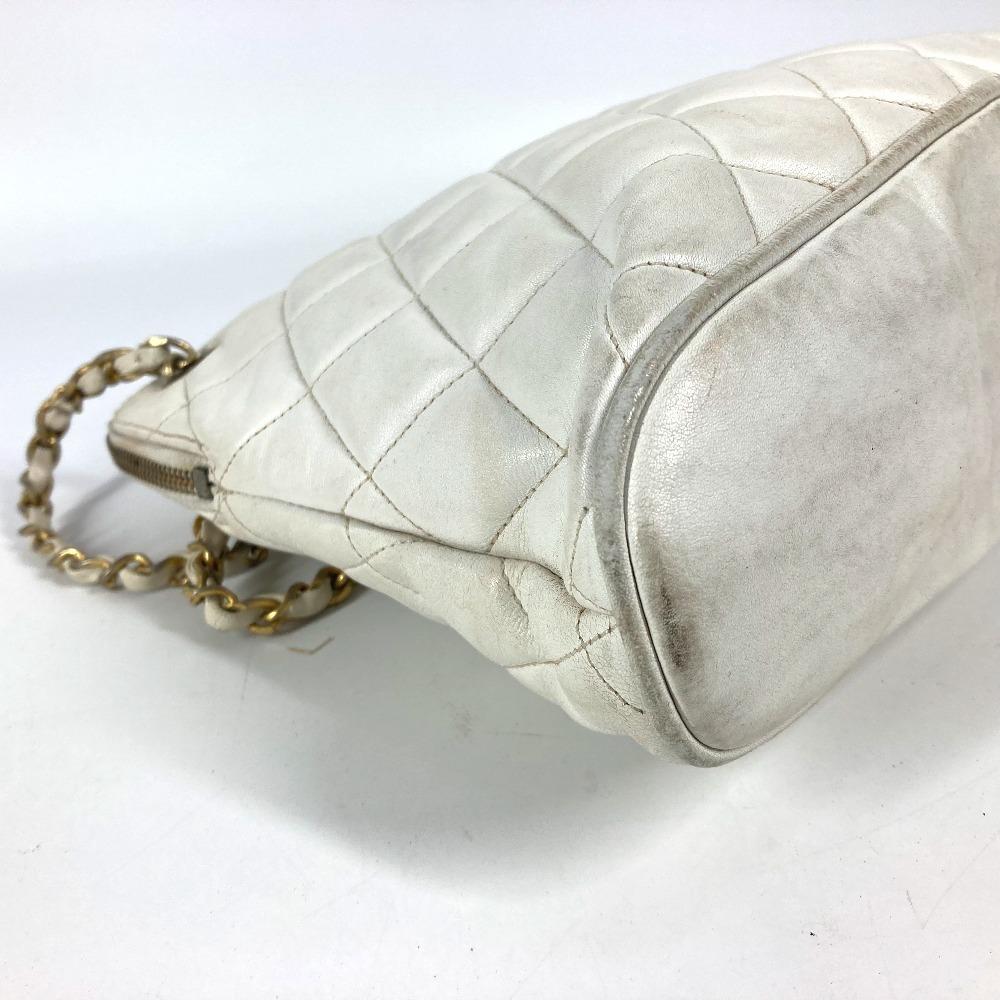 CHANEL vintage Matelasse Quilted Logo Double Chain Shoulder Bag Leather White