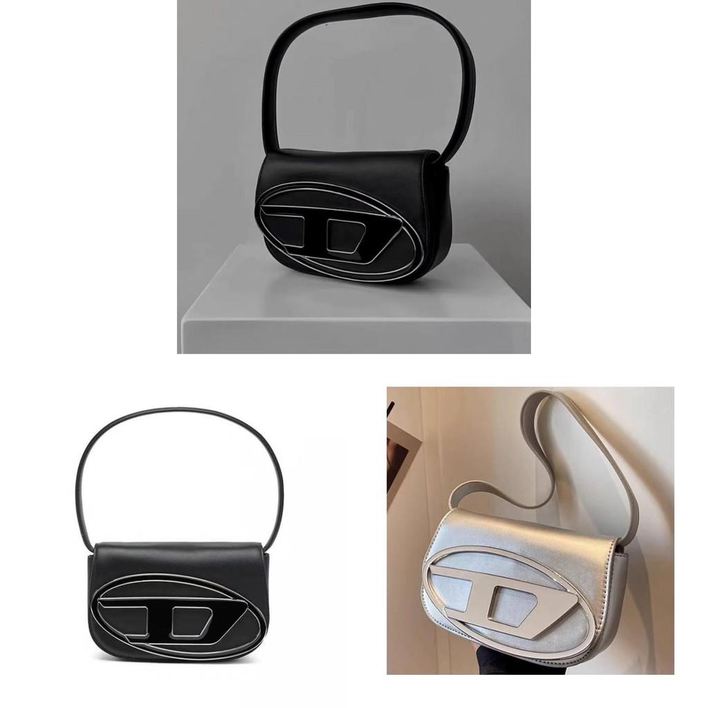 Stylish Silver Small Shoulder Bag For Women With Chic Unique Design And Versatile Appeal