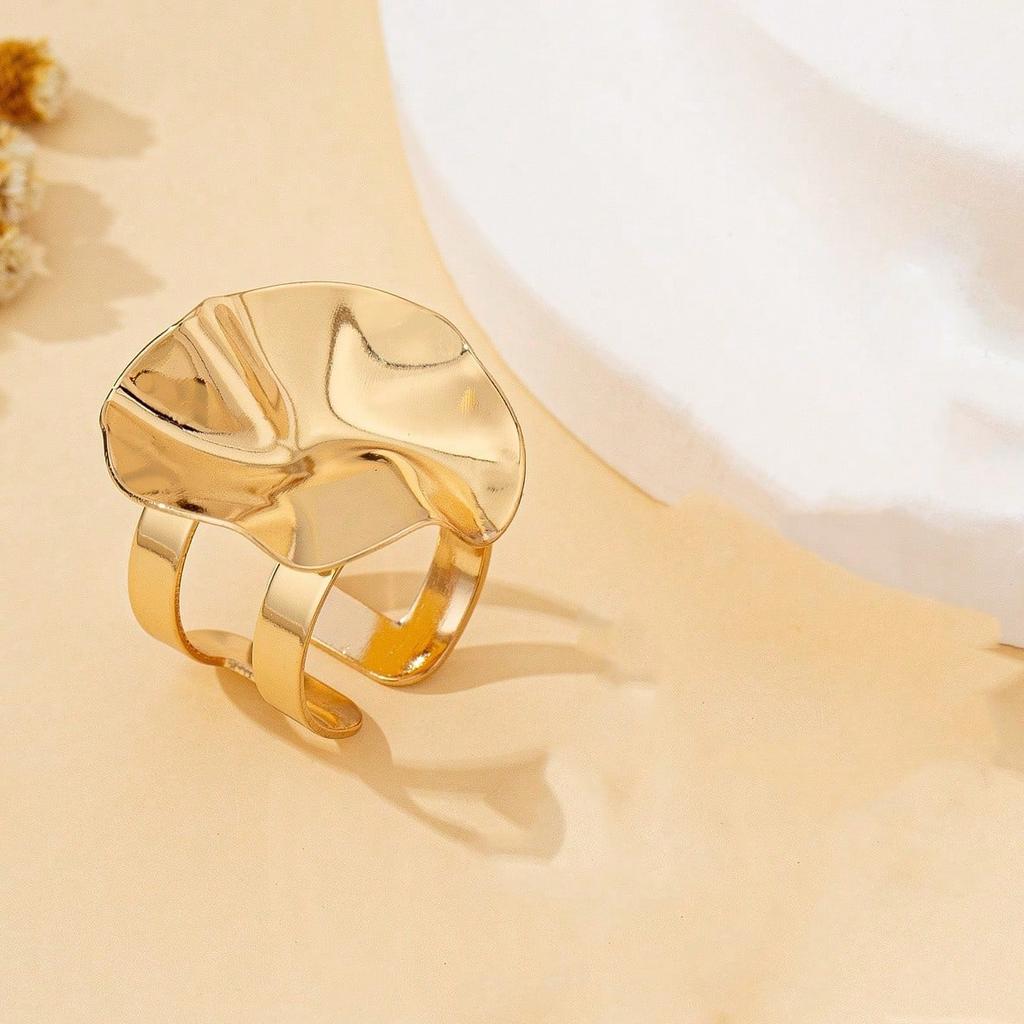 A Women's Ring Irregular Metal Round Simple Women's Ring Suitable for Daily Wear and Vacation Wear