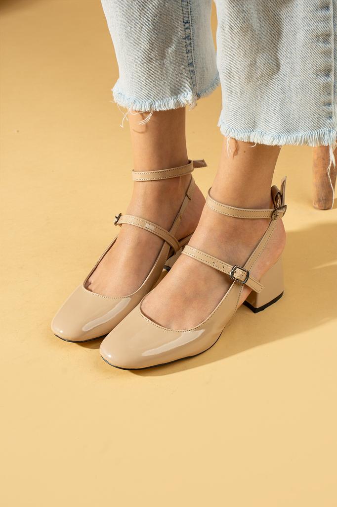 Damenschuhe mit doppelter Schnalle und Absatz 64-0405-24 aus Lackleder