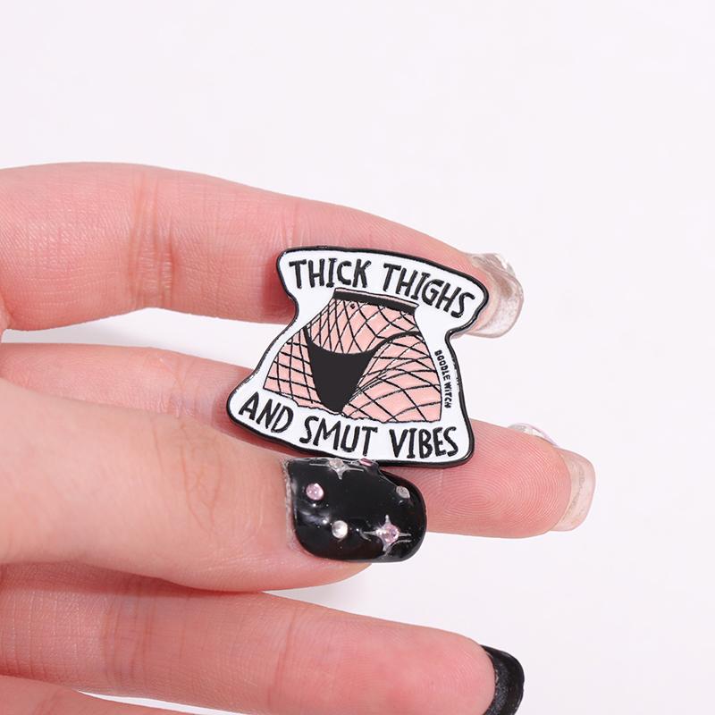 GRUBE UDA I WIBRACJE Emaliowane Przypinki Własne Czarne Pończochy Broszki Klapy Odznaki Punkowa Biżuteria Prezent dla Przyjaciół