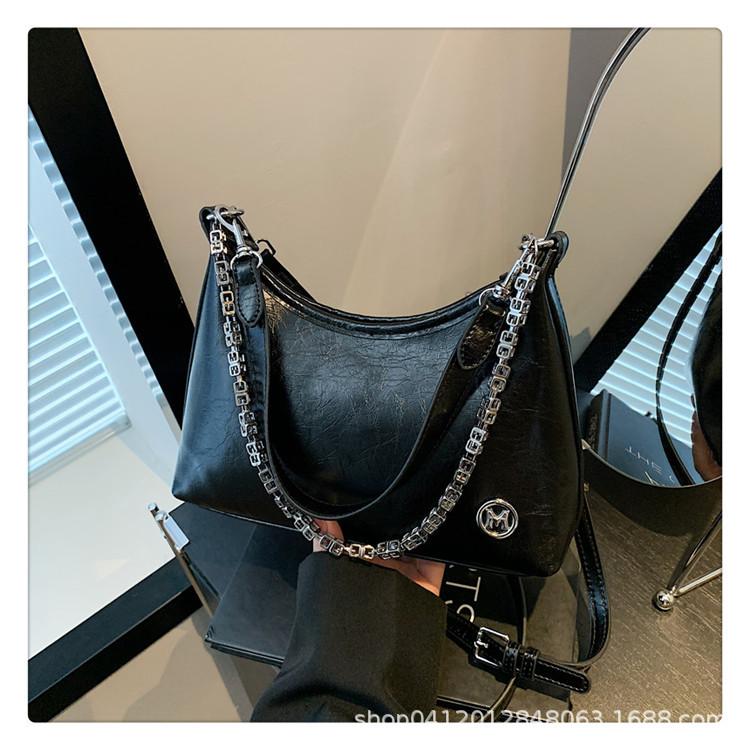 Temperament chain underarm bag women's 2025 new retro simple hand shoulder bag commuter messenger bag tide