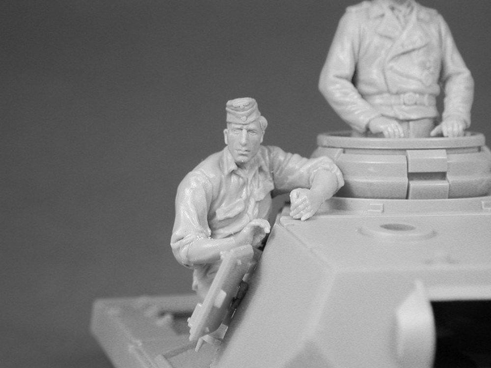 Miniart 1/35 Scale German Tank Crew (6-Piece Special Edition) Plastic Model Kit MA35283