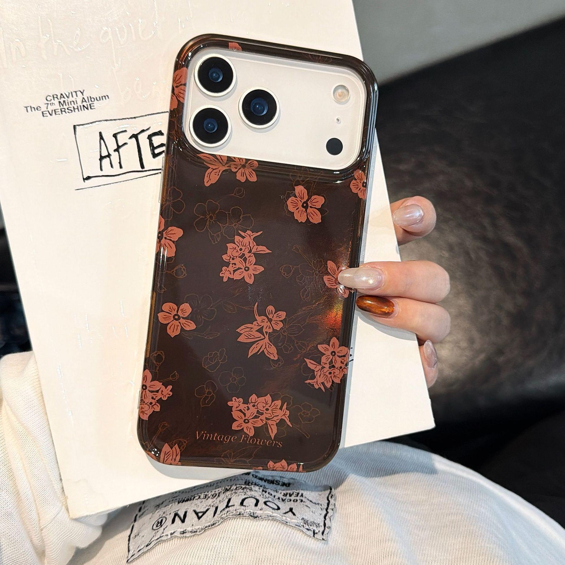 

iPhone 17 Pro Max Retro Floral IMD Bracelet Case - Drop-proof Protective Cover for Apple 16/15/14 17