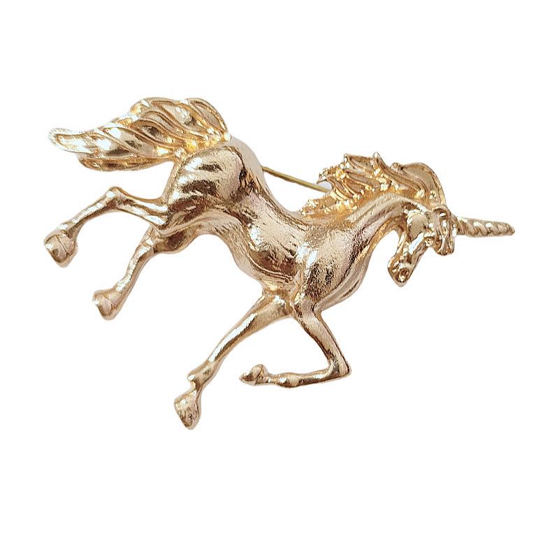 Retro Zodiac Galloping Horse Brooch: Three-Color Enamel Pin Accessory for Men