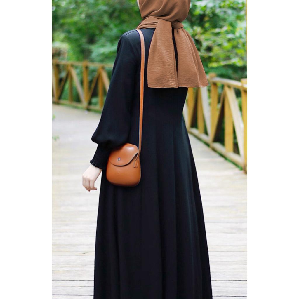 Abaya Hma Sultan Mevlana rozkloszowana w kolorze czarnym