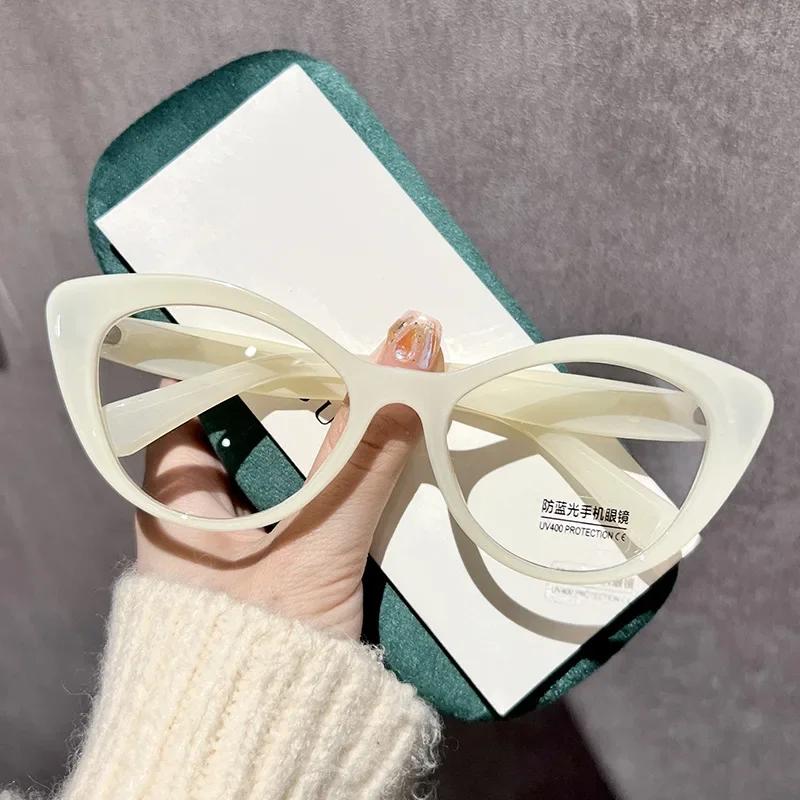 Fashion Cat Eye Anti Blue Light Flat Lens Trend Eye Protection Personalized Retro Optical Eyeglasses Luxury Brand Design Eyewear