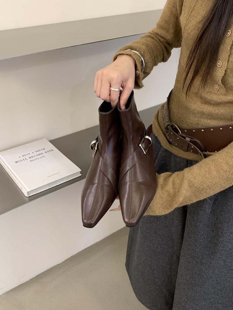 New autumn and winter medium tube square head flat bottom button fashionable versatile fashion rear zipper Martin boots women