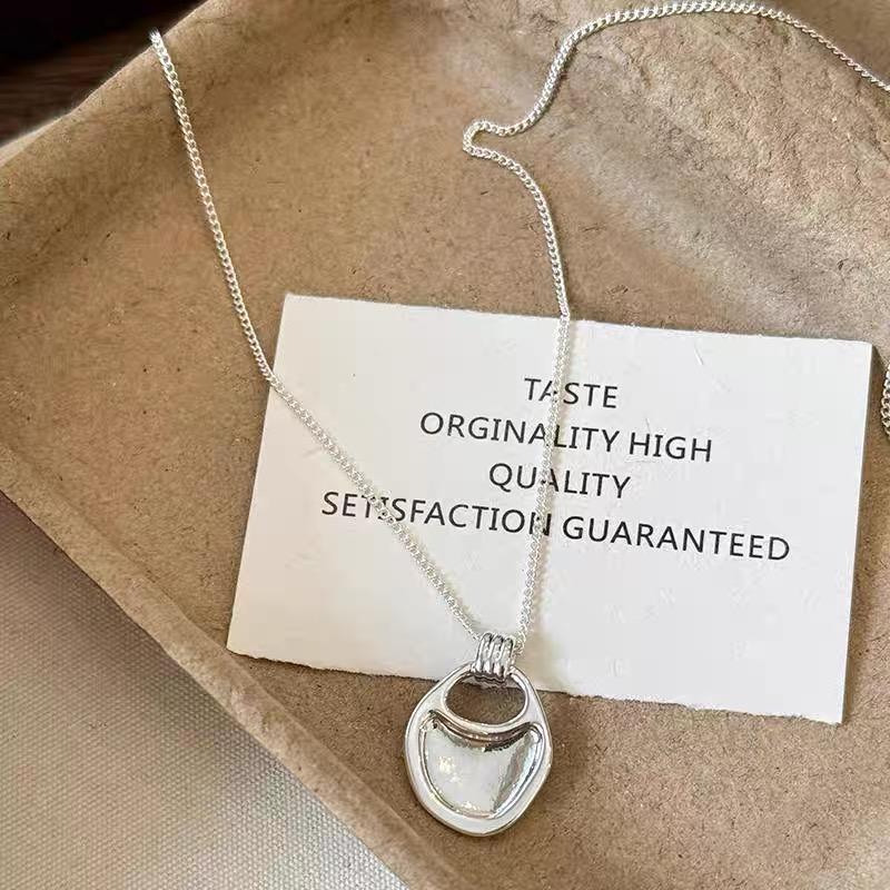Korean Style Long Pendant Necklace Women's Autumn Winter Luxury Vintage Saddle Bag Pendant Sweater Chain Accessory Silver
