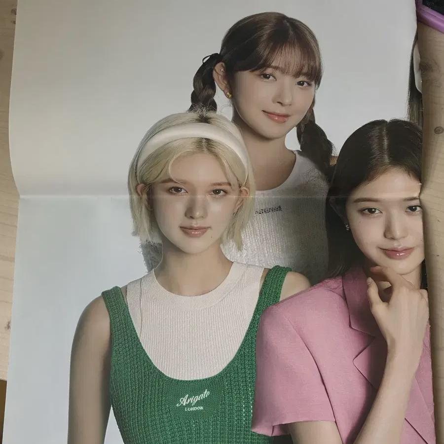 

Urgent Source) Ive Group Poster