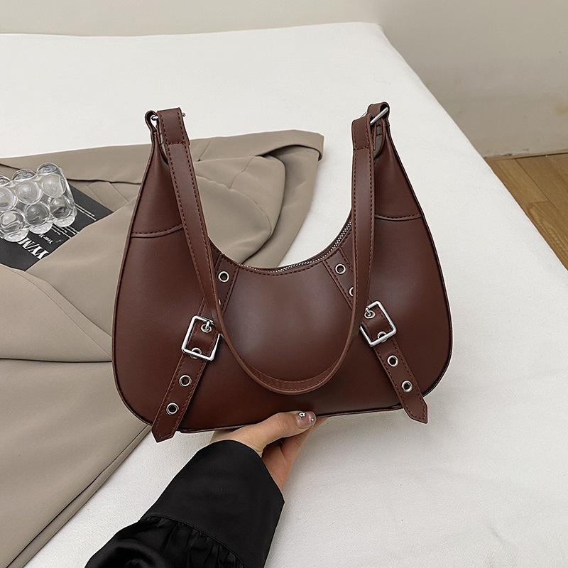 French niche design armpit bag 2025 winter new personalized fashion popular commuter shoulder crescent bag this year
