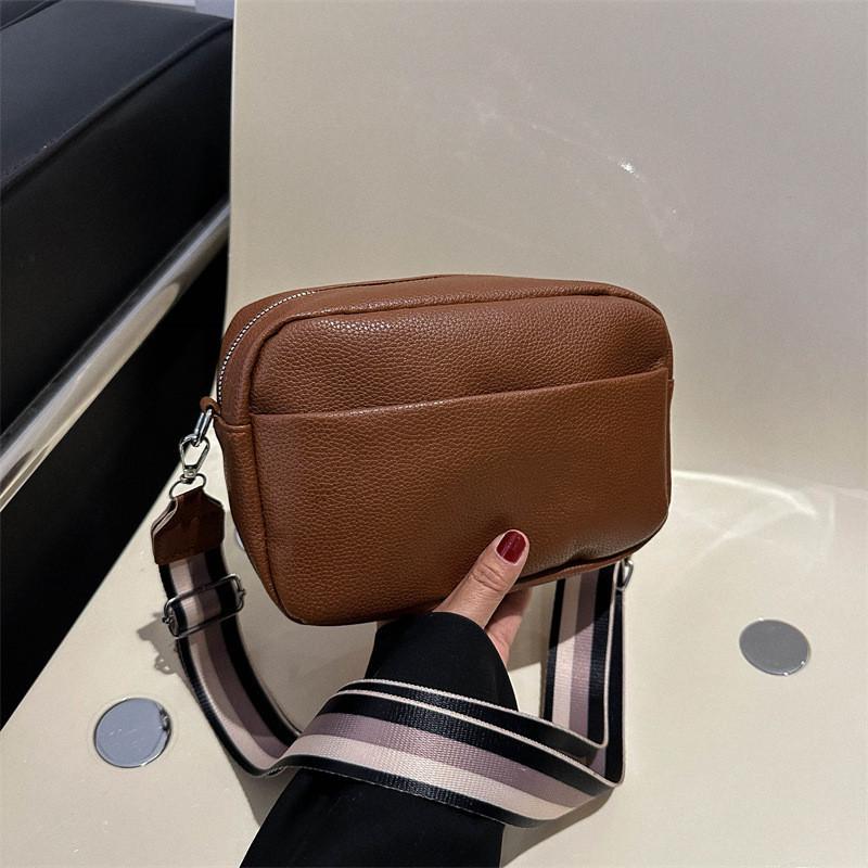 Stylische Street Trend PU Crossbody Tasche Damen 2023 Mode Breiter Riemen Umhängetasche