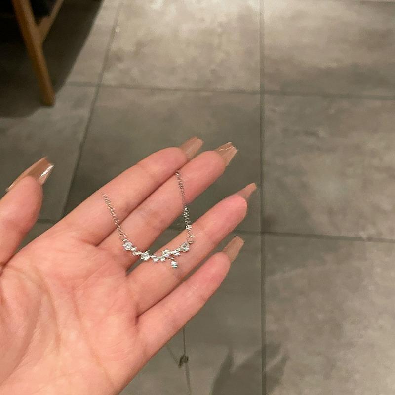 Exquisite Zircon Star Necklace Women's Light Luxury Niche Design Sense Collarbone Chain Ins Cold Wind Accessories