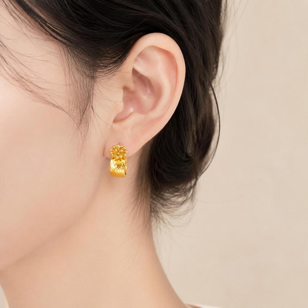 Exaggerated 3D Flower Pearl Earrings: Light Luxury, High-End Metal Style Studs