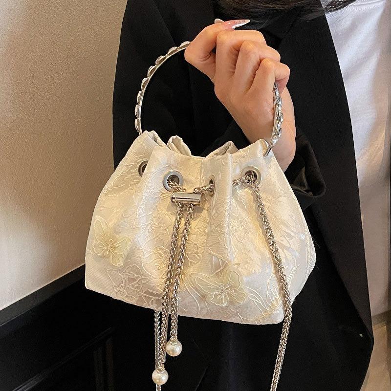 Spring and Summer New Personalized Embroidered Butterfly Pleated Bucket Bag Fashionable and Versatile Sweet Chain Crossbody Bag