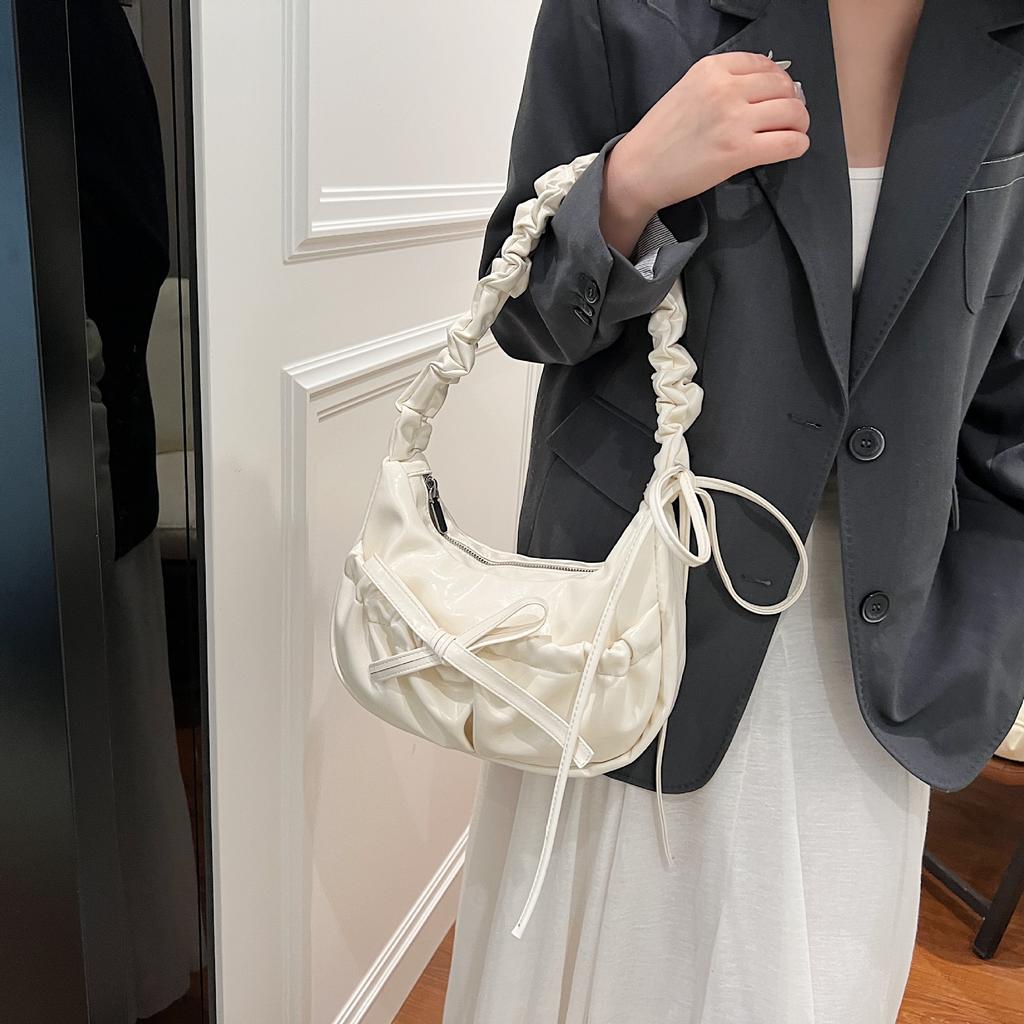 Niche texture underarm bag women's bag 2025 new fashion pleated bag versatile shoulder commuter bag one piece delivery