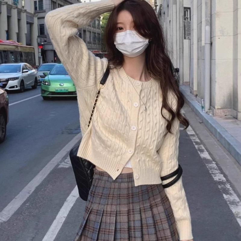 

Винтажный укороченный вязаный свитер-пальто женский весна-осень для ношения под верхнюю одежду в стиле колледжа однотонный кардиган топ One Size белый