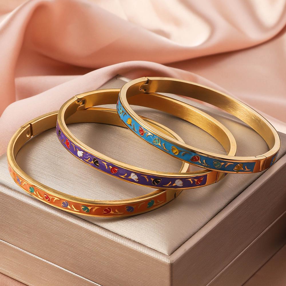 Geometrisches Emaille-Armband: Damen Europäischer & Amerikanischer Stil, 18 Karat Goldbeschichteter Titanstahl