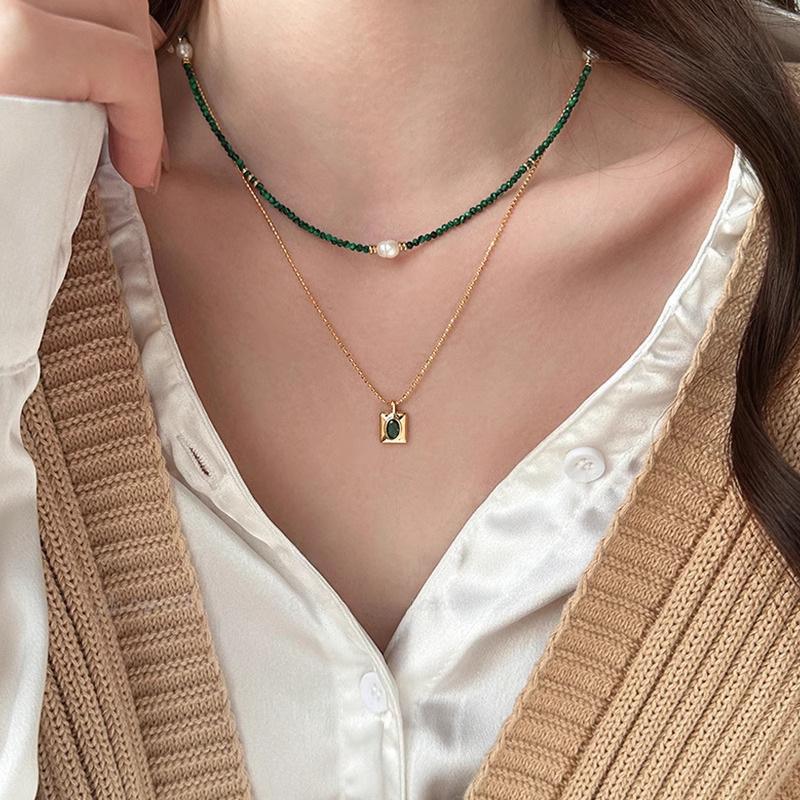 Luxury-lite Lapis Lazuli Style Xiaomi Pearl Beaded Necklace with An Emerald Zircon Pendant At The Clasp of The Collarbone Chain