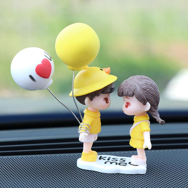 Cute Kissing Couple Dolls: Electric Car Interior Ornaments