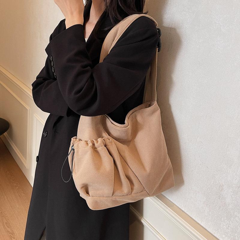 Autumn And Winter Versatile Corduroy Shoulder Messenger Bag Women'S Large-Capacity Canvas College Style Men'S Velvet Class Bag