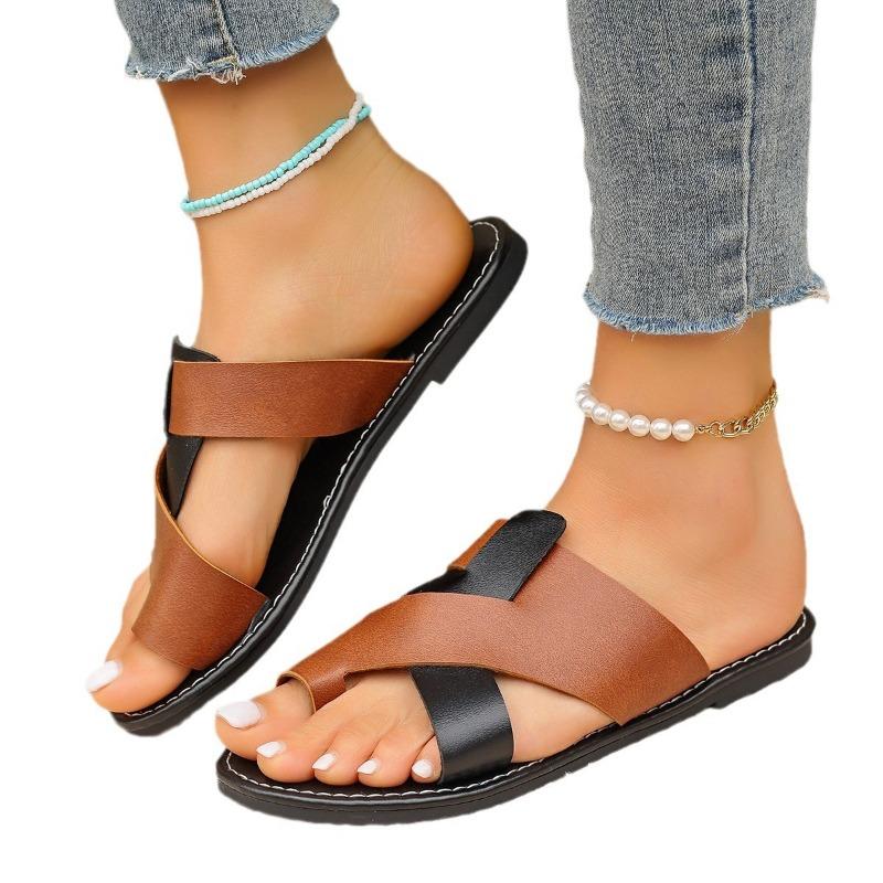 New large-size hollow-out cool slippers for women's summer new cross-color matching casual flat-bottomed beach slippers