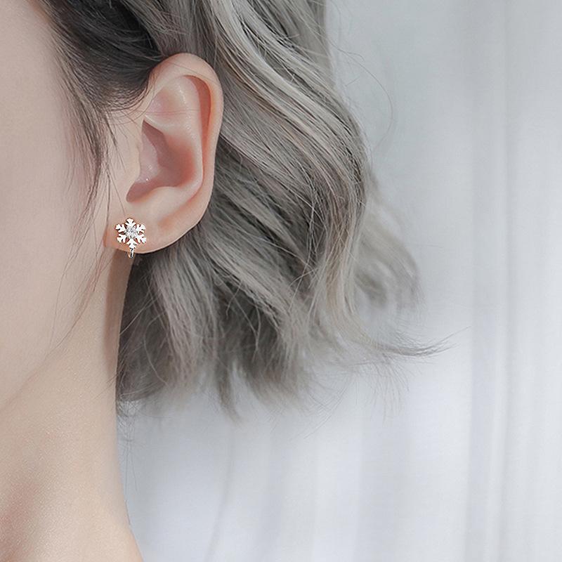 Female No Ear Piercing Clip Type False Stud Earrings Christmas Temperament Student Girlfriend Earrings Cute Sweet Snowflake Earrings