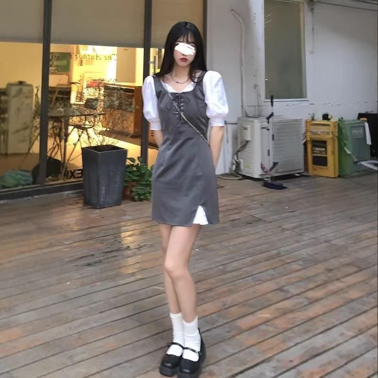 Dress women's short sleeves 2026 summer new sweet and spicy style gray slim splicing design fake two-piece short skirt