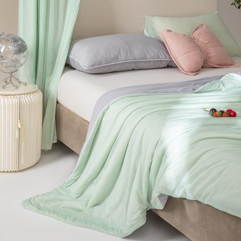 Class A Ice Silk Summer Quilt: Solid Color, Machine Washable, Thin Cooling Blanket for Air Conditioning